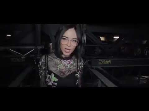Agathe Auproux - POURQUOI feat. Alrima, Déborah [Clip officiel]