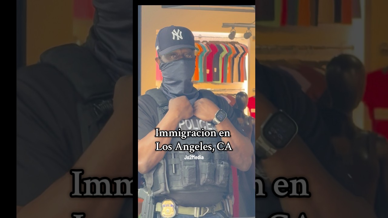 Agentes de Immigracion en la tienda de Ambiance Apparel en el centro de Los Angeles #ICE #LosAngeles