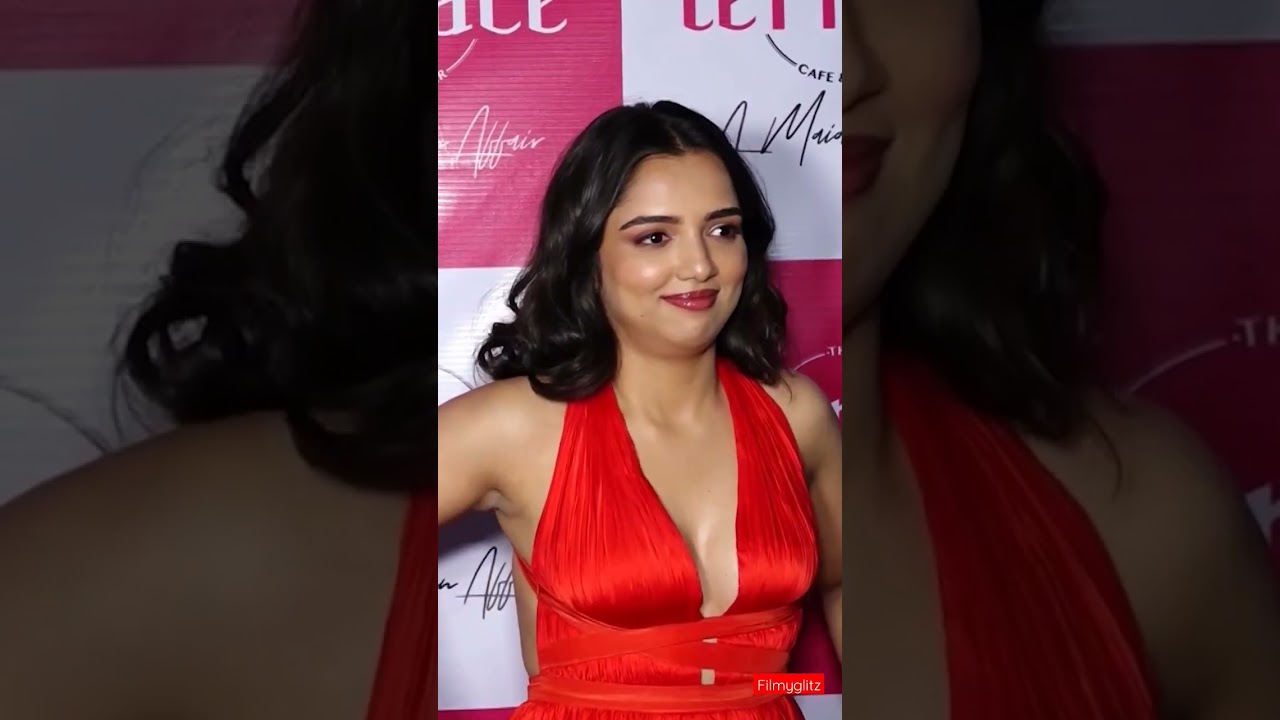 Ahsaas Channa Hot Visuals on Red #ahsaaschanna #shorts #youtubeshorts #filmygliz