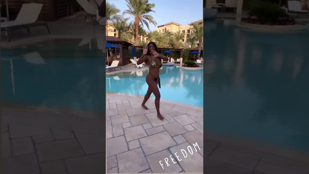 Ainett Stephens strafiga in bikini