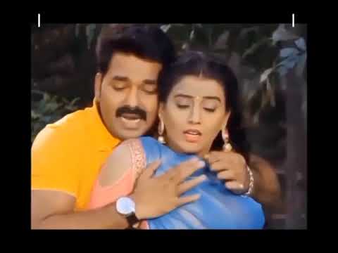 Akshara Singh hot boobs touch in mistake by Pawan Singh 2019