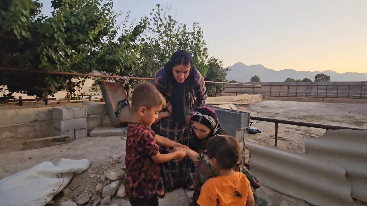 🏘🐄Ali Nejat's presence to help Babak and Parvaneh take care of the children in the Par Canal.