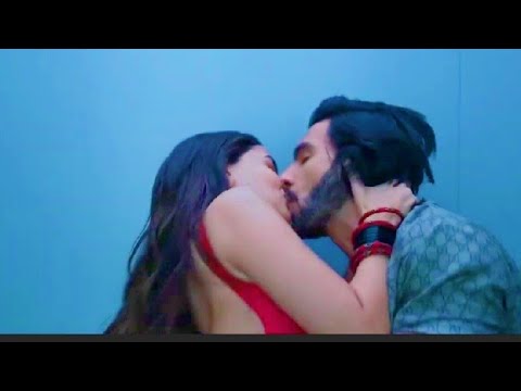 Alia Bhatt lift kiss😽