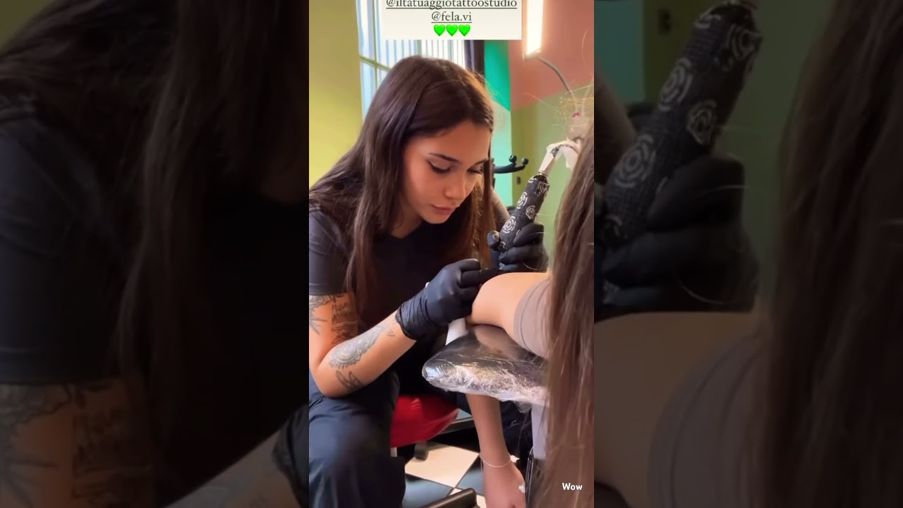 Alice Perego fa un tatuaggio per sua sorella🖊️✨#shorts