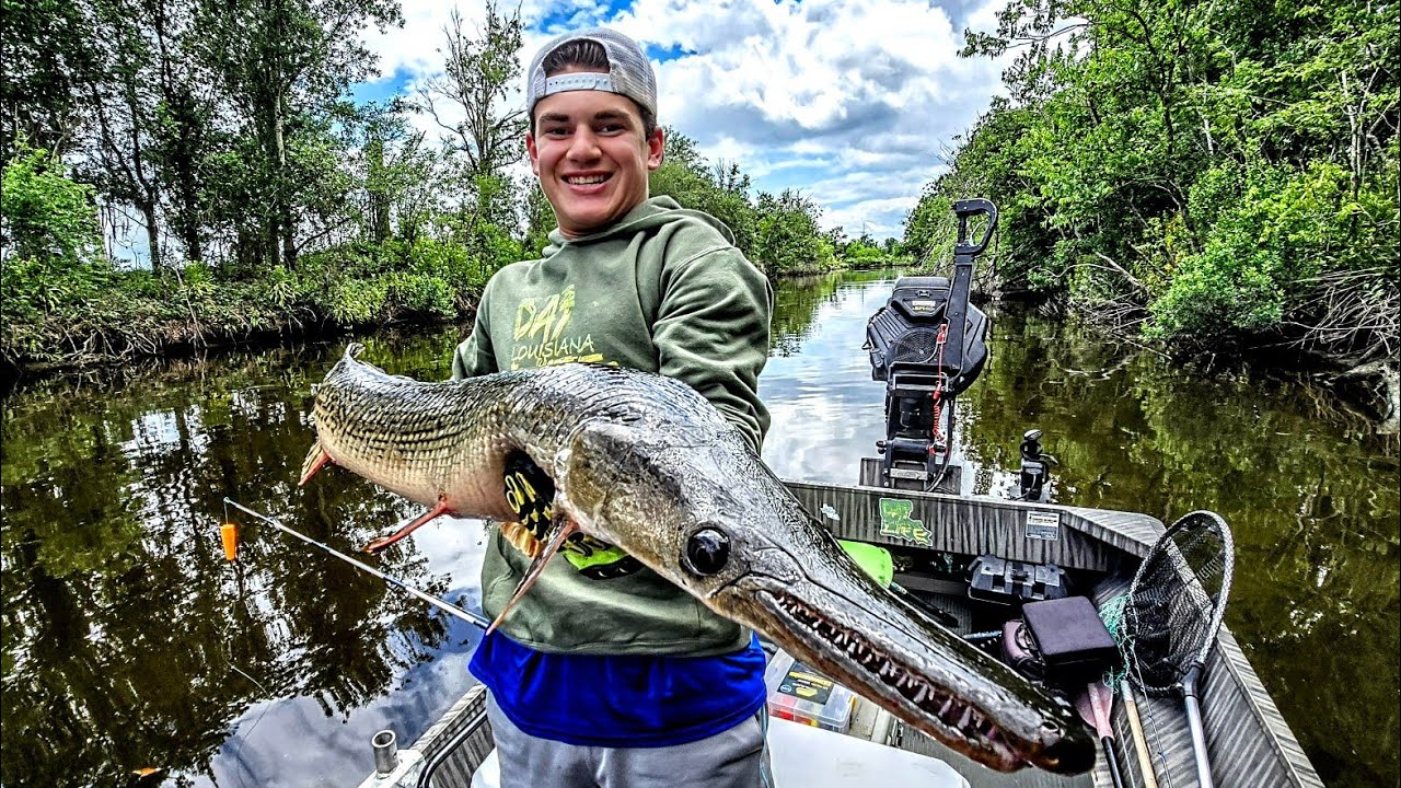 Alligator Gar Honey Hole! Using Chicken for Bait! (Catch and Cook)