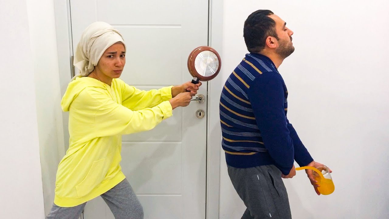 Altına İşemek Üzere Olan Kocam Kavanozun İçine İşedi