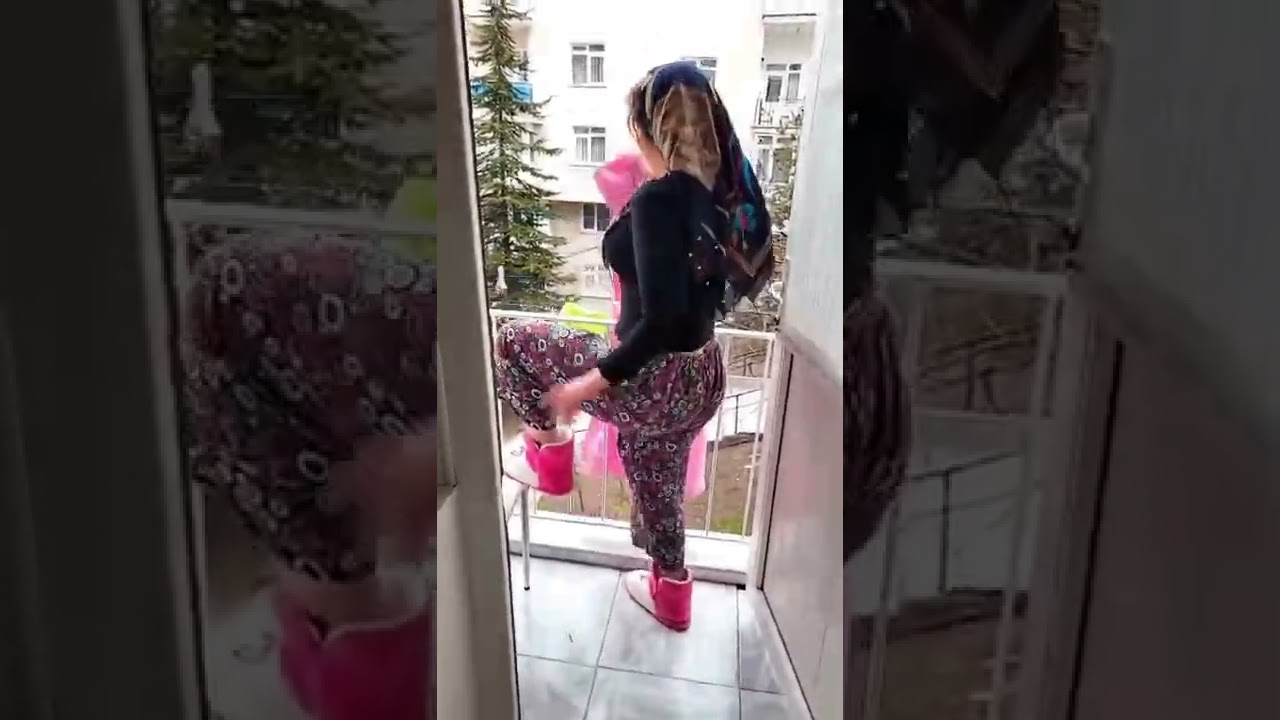 şalvarlı hatun balkonda fena kalça sallıyor