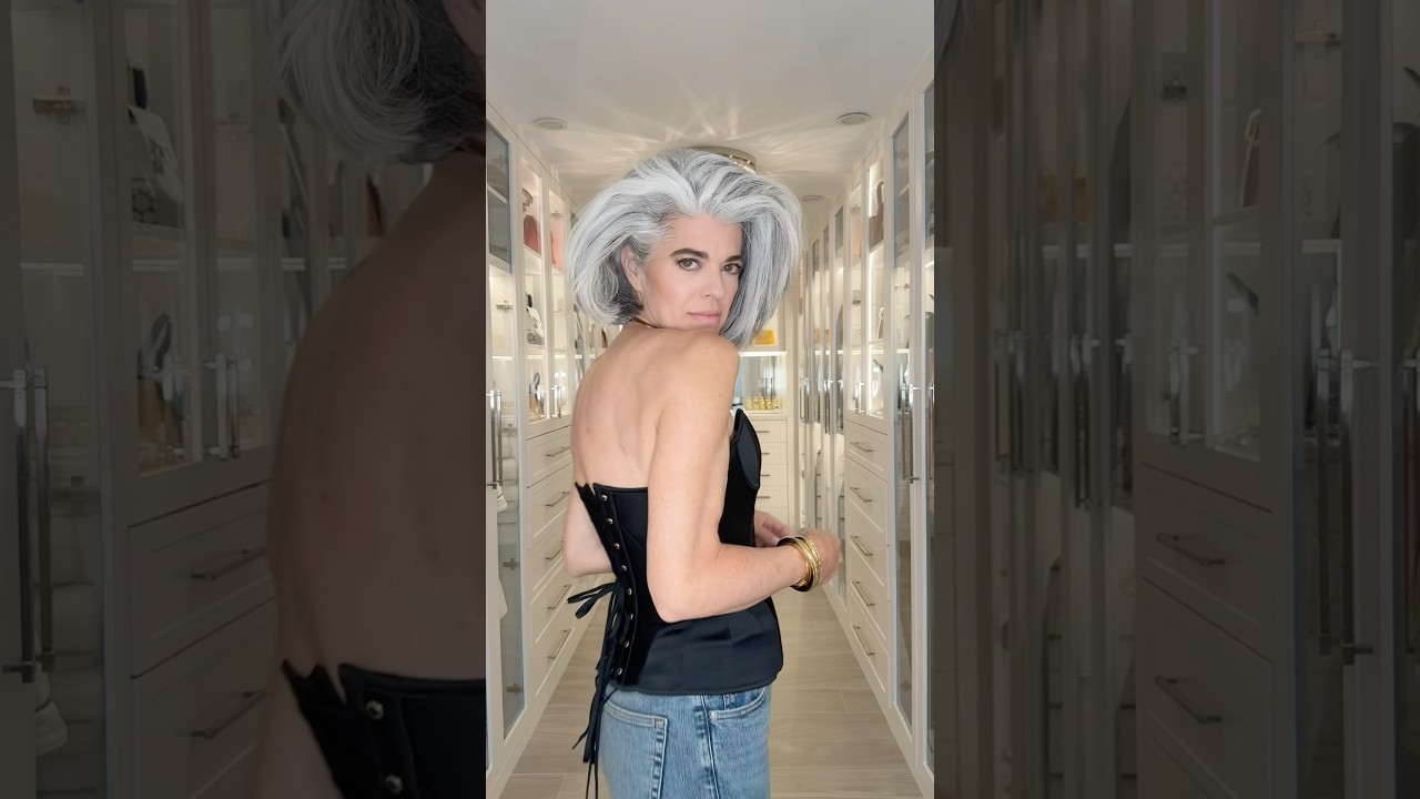 ALWAYS A CORSET 🖤💋🔥| Nikol Johnson #classicstyle #90s