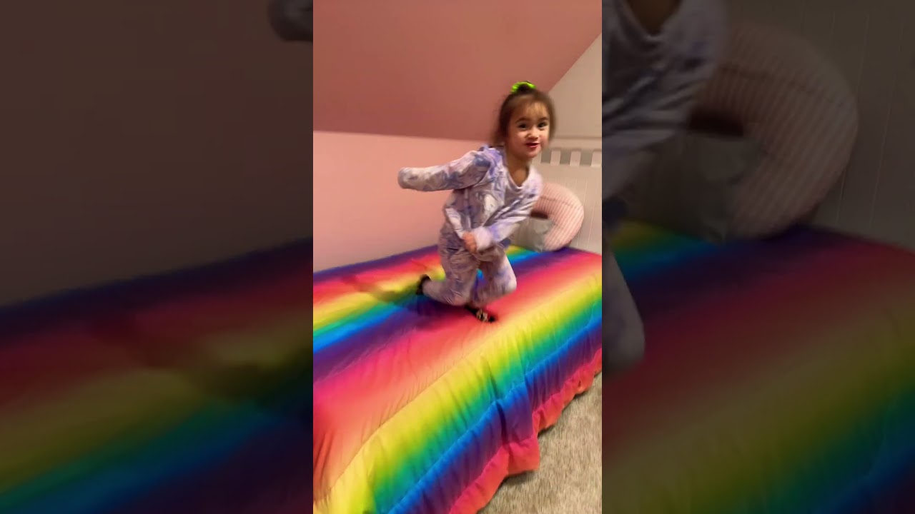 AMAZING CUTE 4 YEAR OLD GIRL DANCING TWERKING #short #cute #fun #dancing #toddler