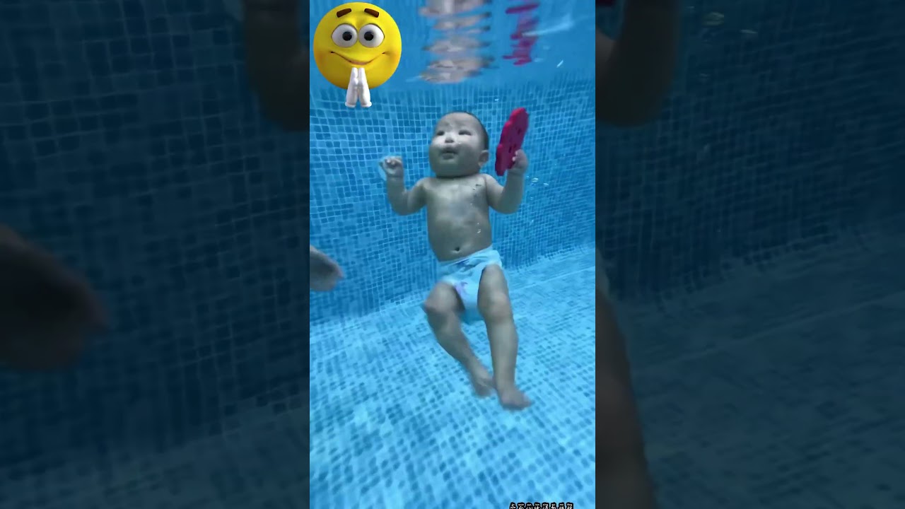 Amazing! Cute baby swimming! #babyswimming