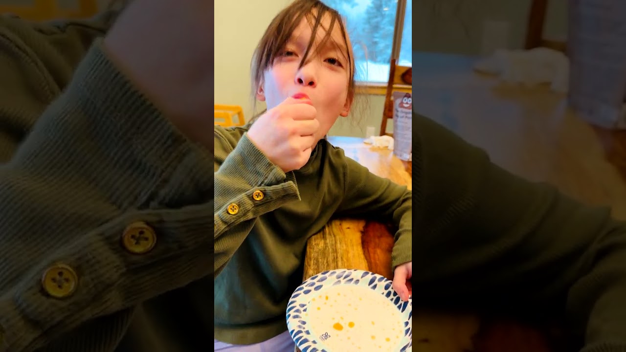 AMAZING CUTE GIRL EATING YUMMY POPSICLE SWEET AND COLD  #shorts #popsicle #cute #cutegirls