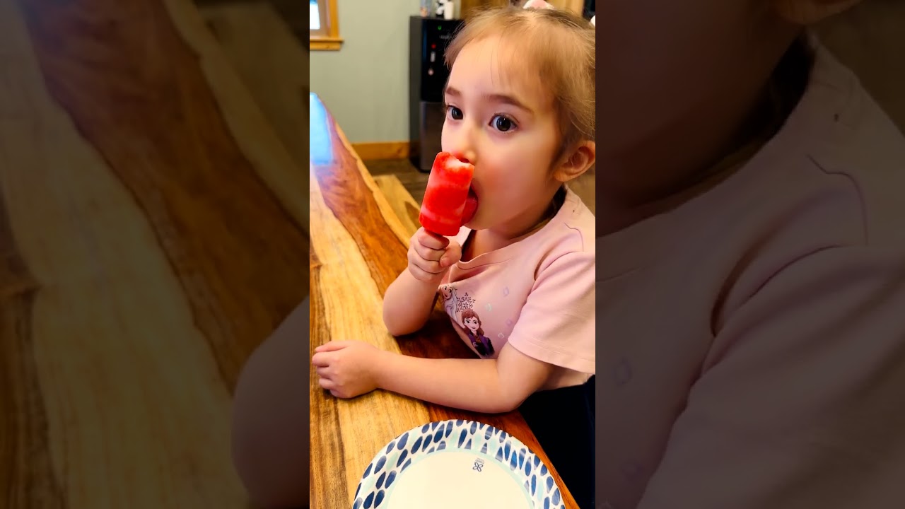 AMAZING CUTE GIRLS EATING YUMMY POPSICLE SWEET AND COLD  #shorts #popsicle #cute #cutegirls