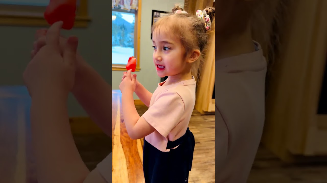 AMAZING CUTE GIRLS EATING YUMMY POPSICLE SWEET AND COLD  #shorts #popsicle #cute #cutegirls