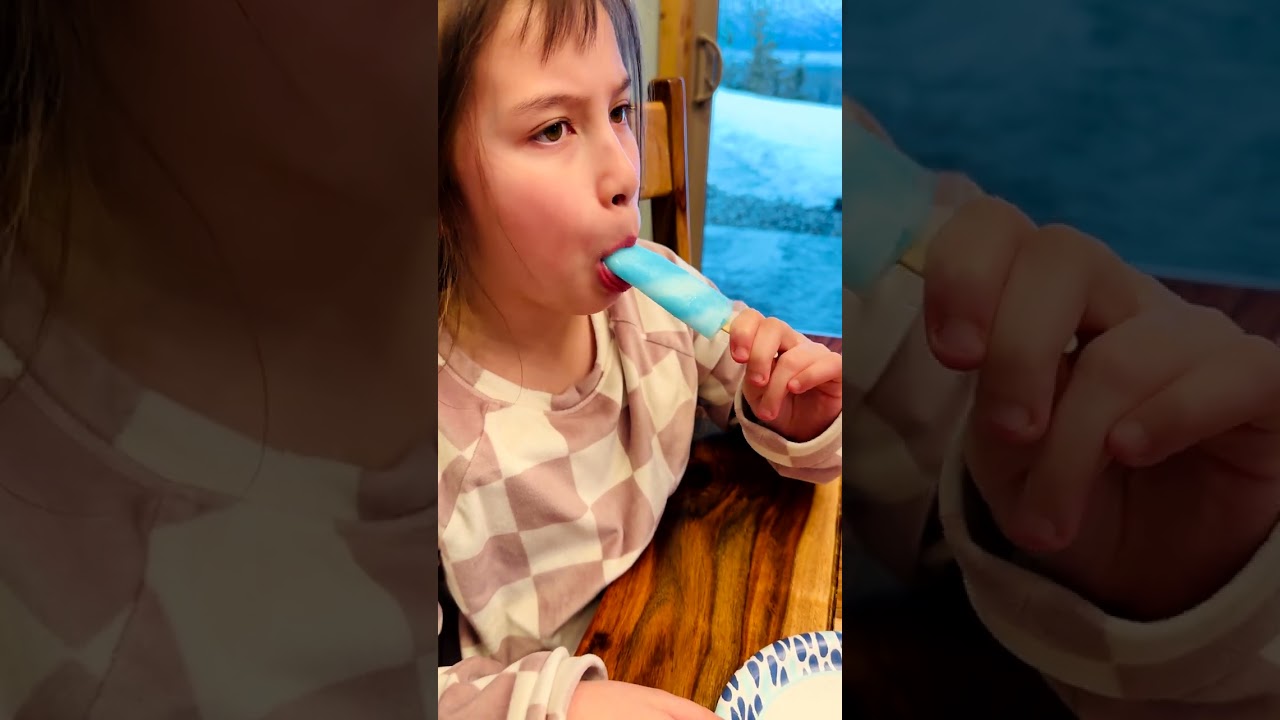 AMAZING CUTE GIRLS EATING YUMMY POPSICLE SWEET AND COLD #shorts #popsicle #cute #cutegirls
