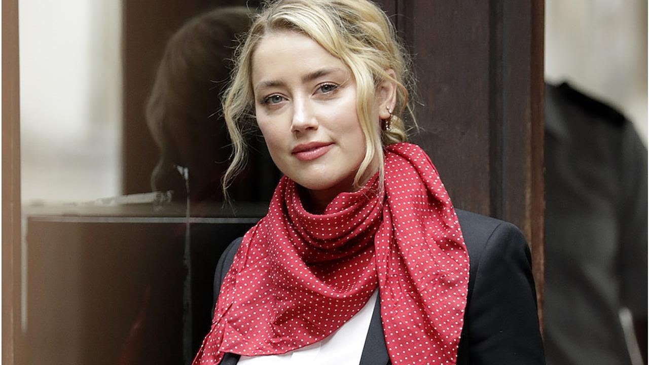 Amber Heard Reportedly Went Braless While Visiting a Turkish Mosque