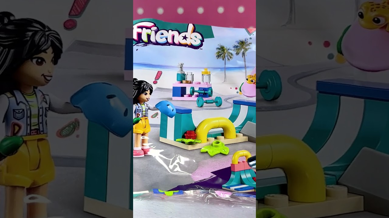 Amy builds the LEGO Friends Skate Girl Poly Bag Build