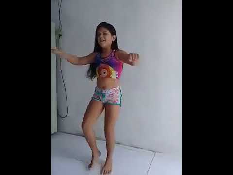 ANA DANÇANDO MUITOBOM
