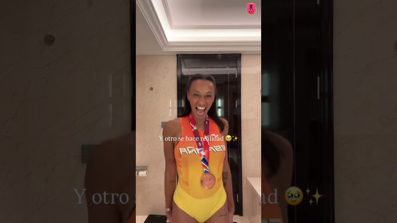 Ana Peleteiro-Compaoré   #triplejump #sportswear #medal #trackandfield