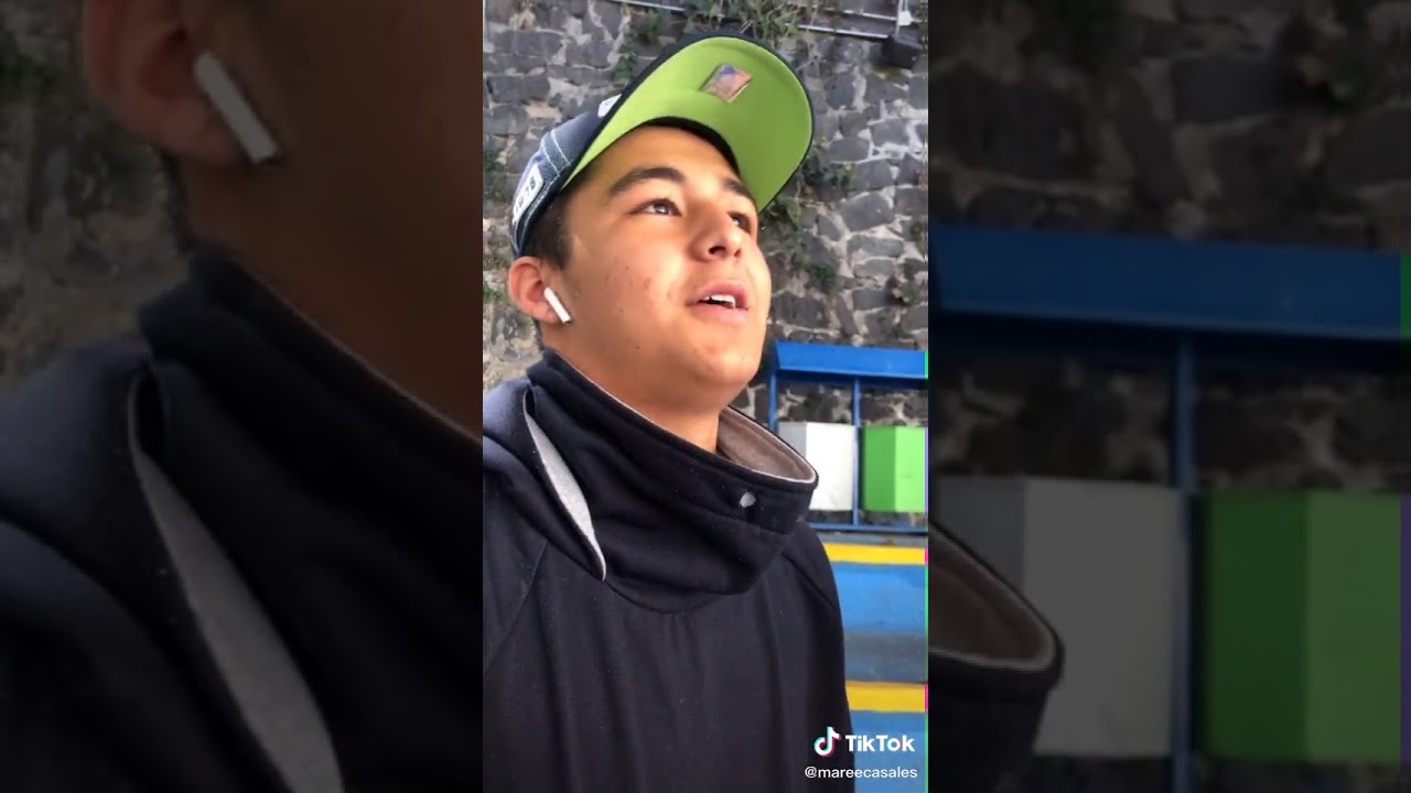 Ana tena en tik tok jugando con sus amigos de la escuela