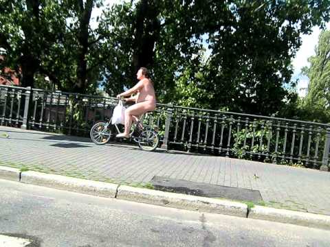 anbelivable naked in frankfurt