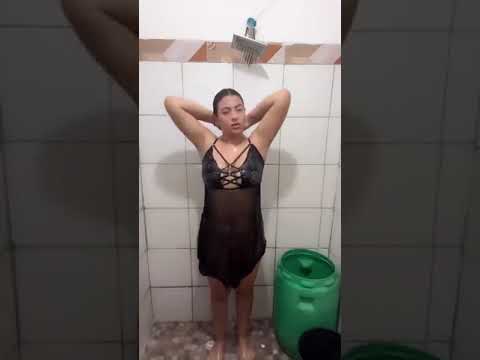 Andrea Granda Sex Hot Video Taking Bath In Her Yard