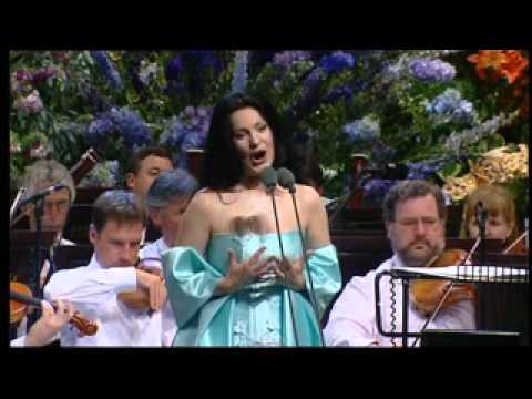 Angela Gheorghiu - Valurile Dunarii: Muzica - Llangollen 2001
