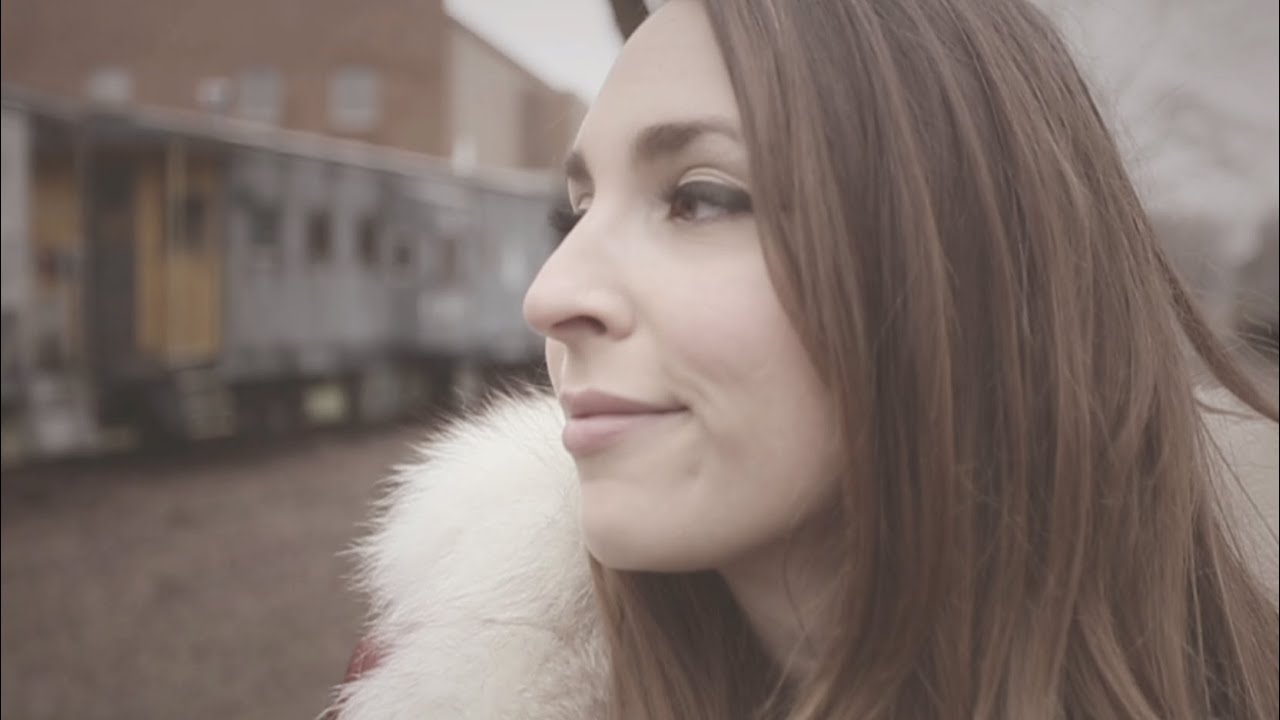 Angela Perley & The Howlin' Moons - 