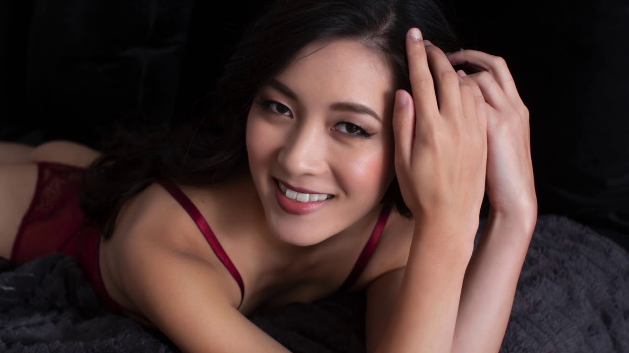 Angelic Boudoir Photo Shoot