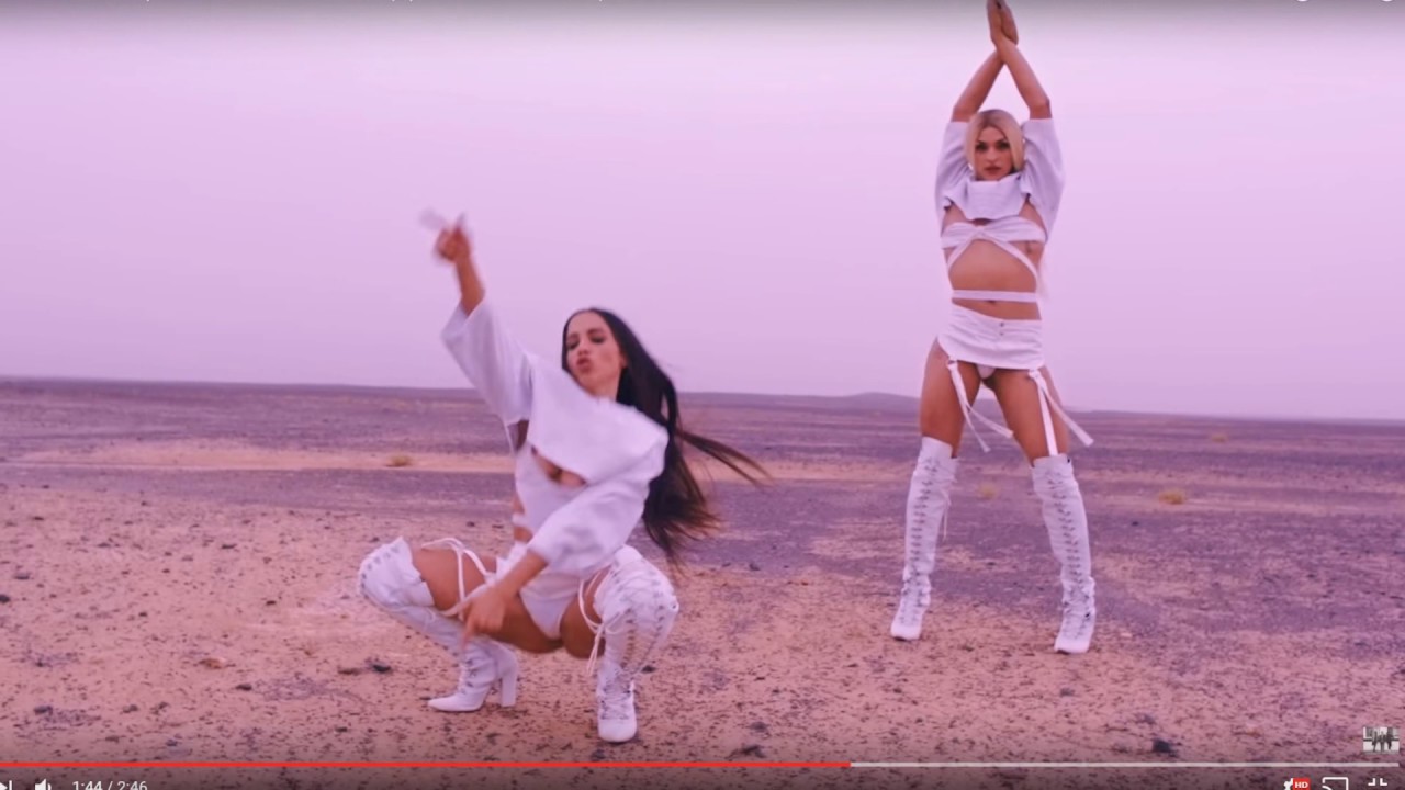 Anitta pagando Peitinho no clipe da musica Major Lazer - Sua Cara