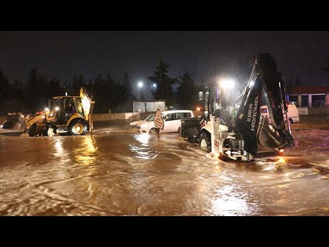 Şanlıurfa'da sel felaketi! Arabalar metrelerce sürüklendi