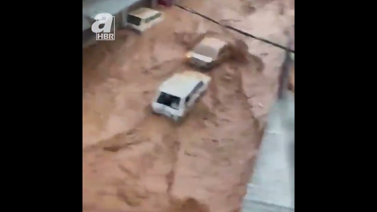 Şanlıurfa'daki sel felaketinde arabalar böyle sürüklendi | A Haber