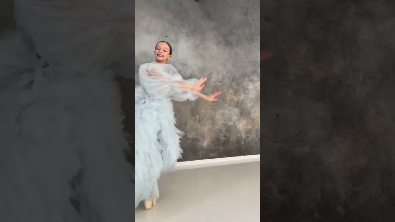 Anna Pavaga / dancing with tiptoes