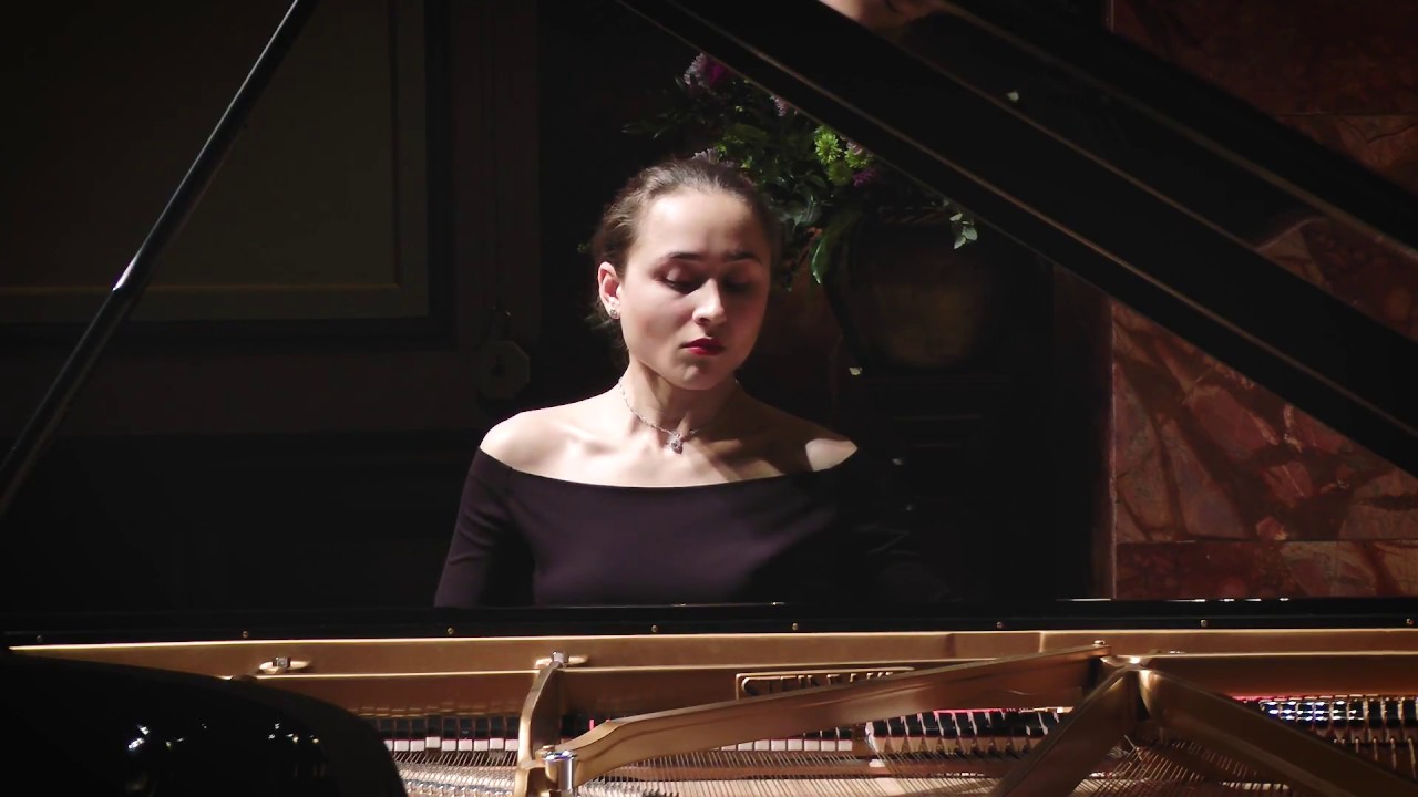 Anna Tsybuleva plays Claude Debussy 