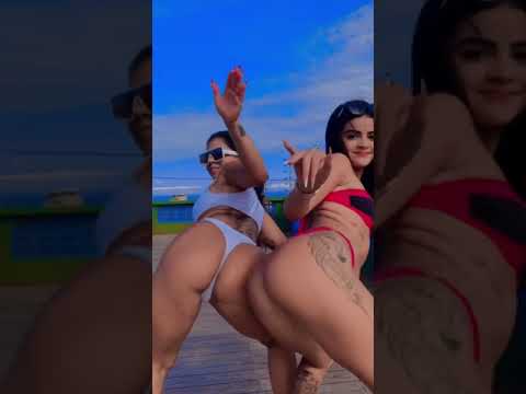Anndriielly gostosa dançando de biquíni