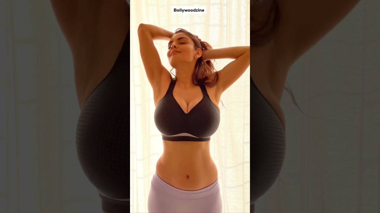 Anveshi Jain Sexy Bra Pose 😻✨ #anveshijain #bollywoodshorts #viralvideo