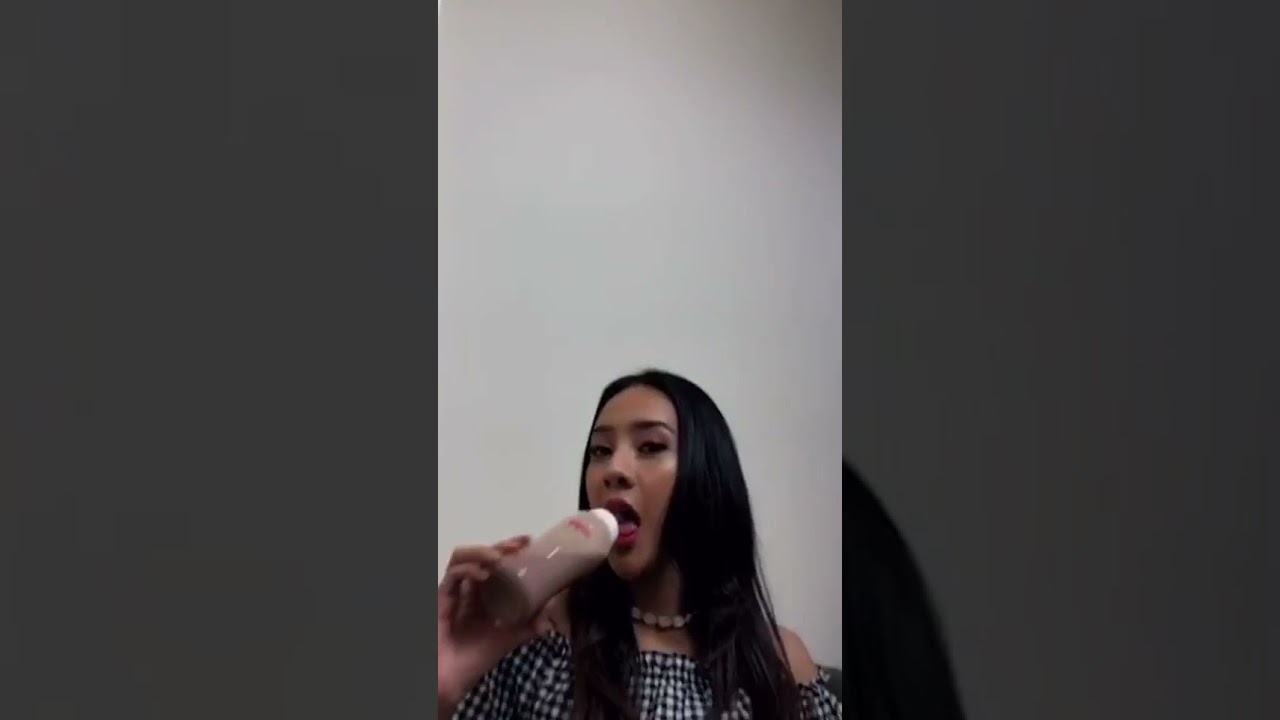 Anya Geraldine Minum susu