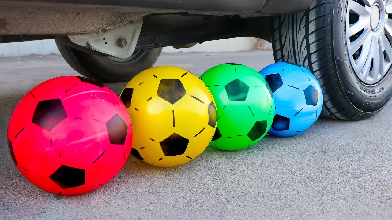 Aplastando Cosas Crujientes con el Coche | Experimento: Pelotas VS Rueda de Coche