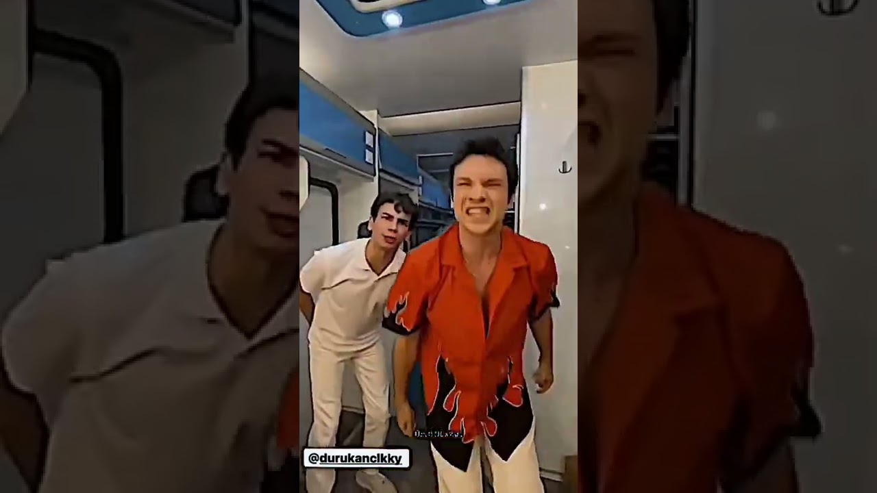 (Çağrı & Vefa) şarkı söylüyor 💥
