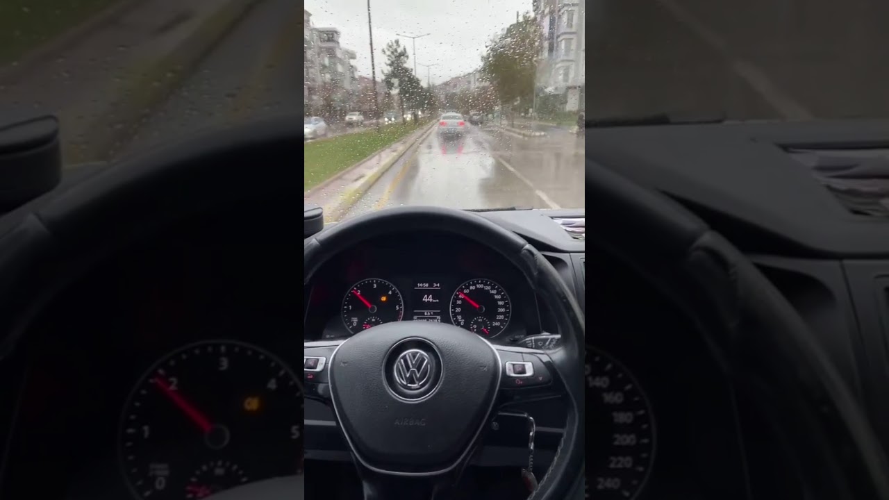 Araba Snap|Volkswagen Caravella|Gündüz|Yağmurlu Hava