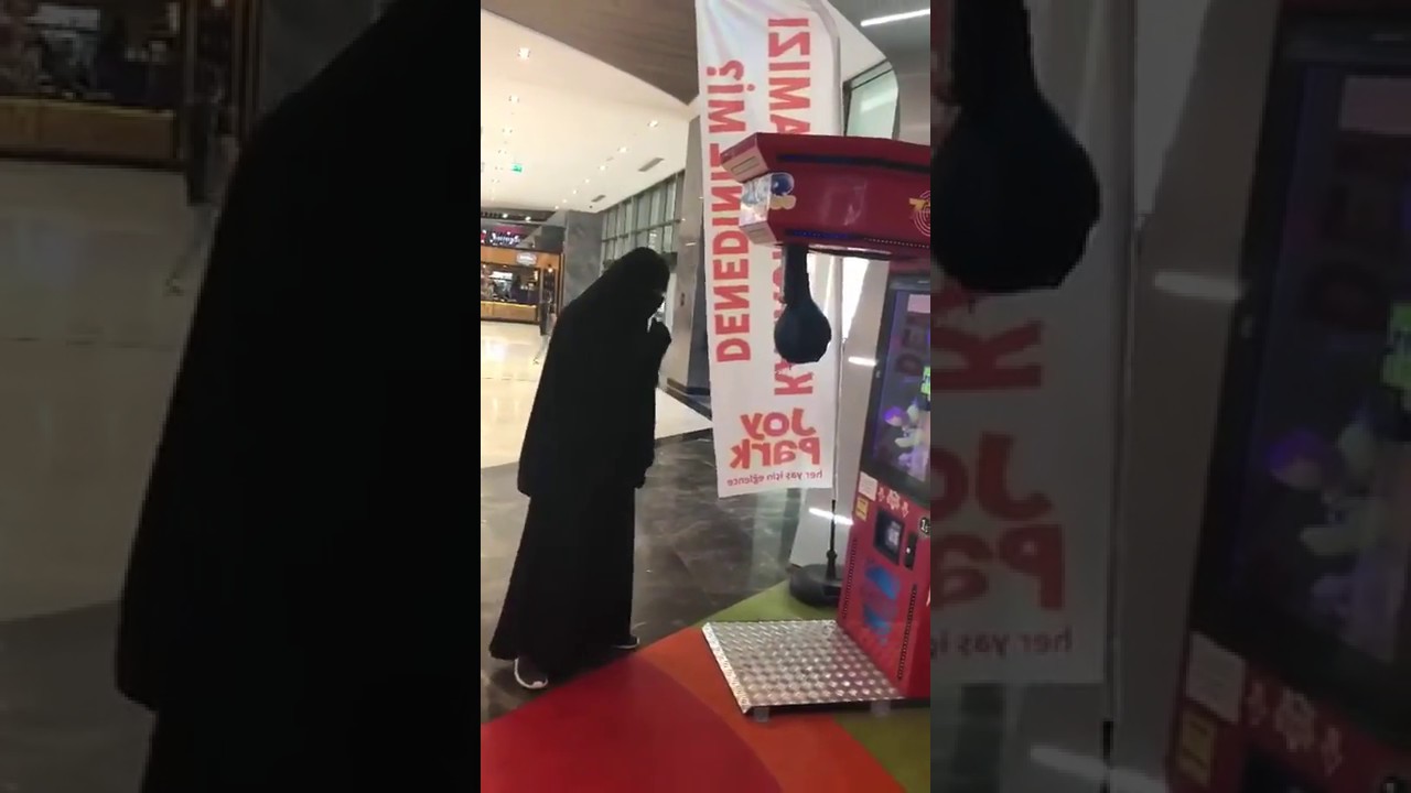 Çarşaflı abla makineyi bozdu