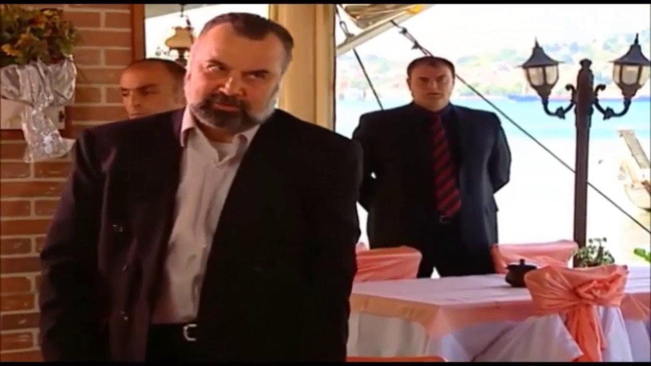 Arka Sokaklar - Rıza Baba, Kerim Bafralı'nın Mekanını Basıyor! 7. Bölüm