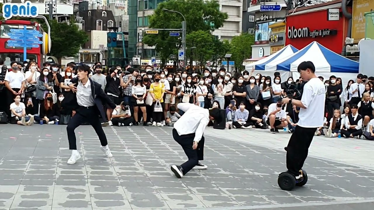 ARTBEAT. FANTASTIC FIRST SINCHON BUSKING & FILMING. FABULOUS PERFORMANCE. [WHO]