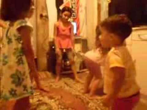 As Crianças Dançando Funk