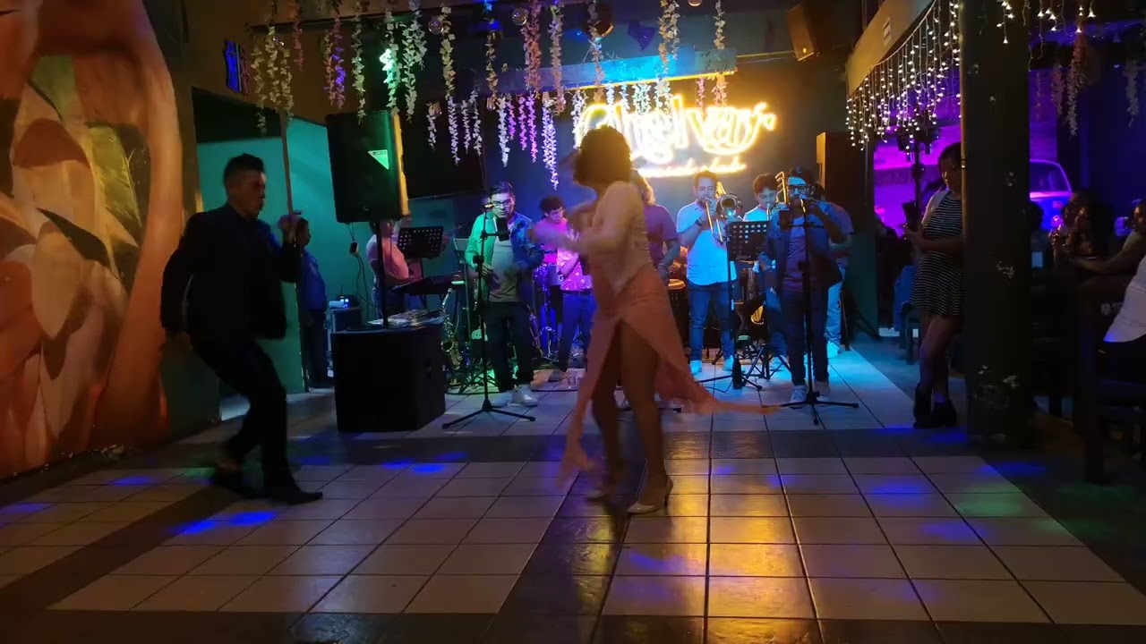 Así se baila salsa en Tehuacán (Gyovana y Gregorio) #baile #titopuente #salsa #puebla