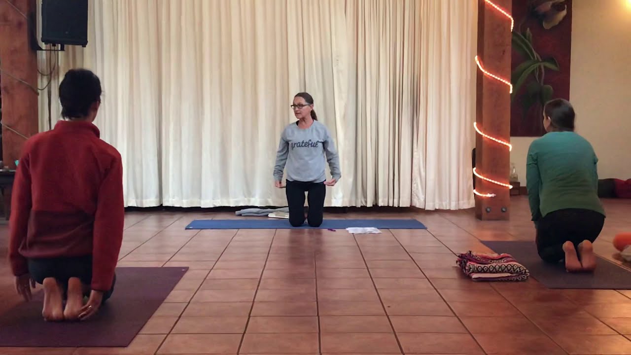 Asana based on the Gitananda Yoga with Mugs McConnell (turn your volume up)