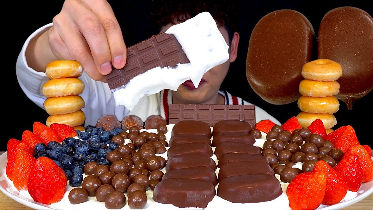 ASMR 몽글몽글 생크림에 빠진 딸기초콜릿 몰티져스 티코 미니도넛 먹방! Whipped Cream With Maltesers Strawberry Mini Donut MuKbang!