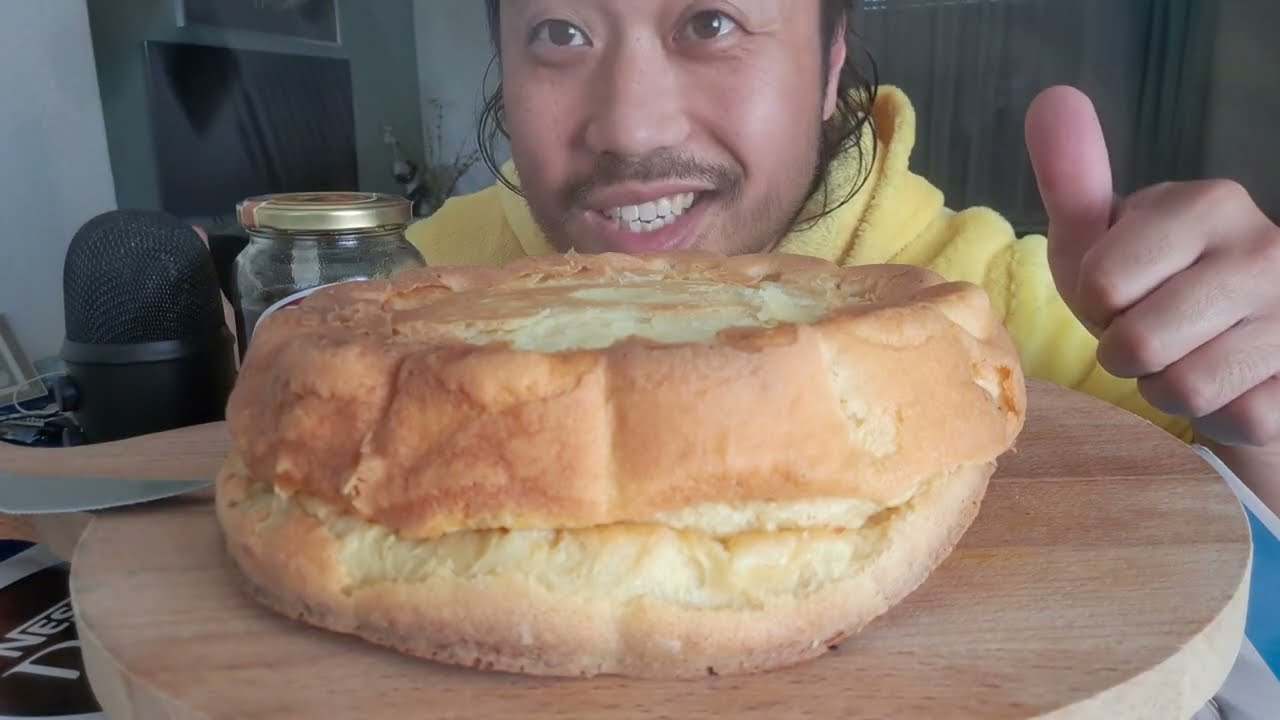 ASMR EATING SOUNDS - PANCAKE CAKE & ORGANIC HONEY