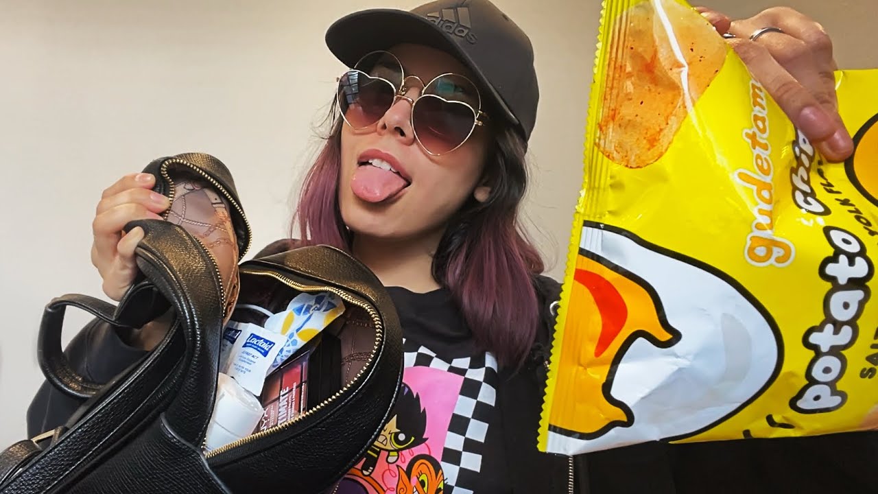 ASMR Realistic What’s In My Bag (super lofi) (chaotic) 🔥🖤🤍