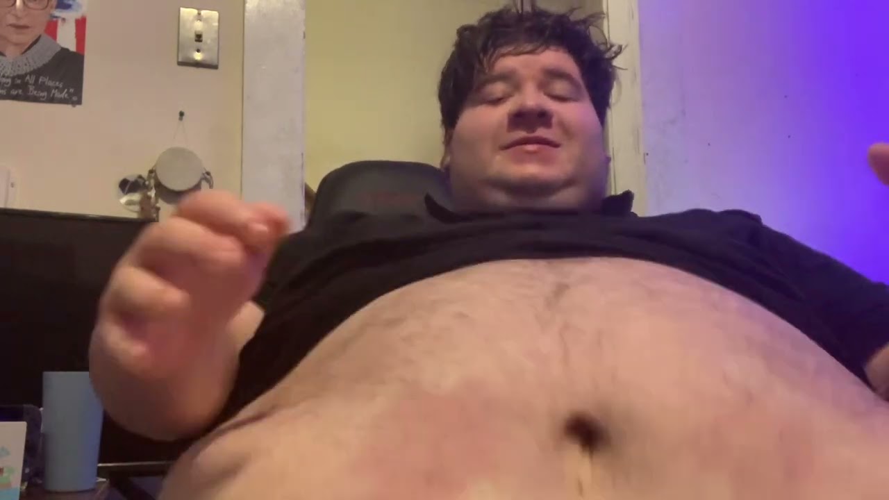 ASMR Stuffing a snack and some soda into my overstuffed belly 😜🤤👍
