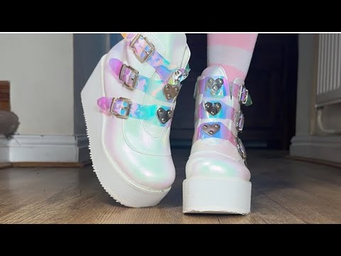 ASMR: wedge heeled boots